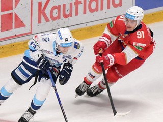 zľava Michal Krištof (Nitra) a Xavier Cormier (Liptovský Mikuláš)