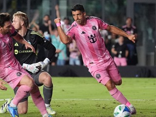 Zľava Luis Suarez a Lionel Messi