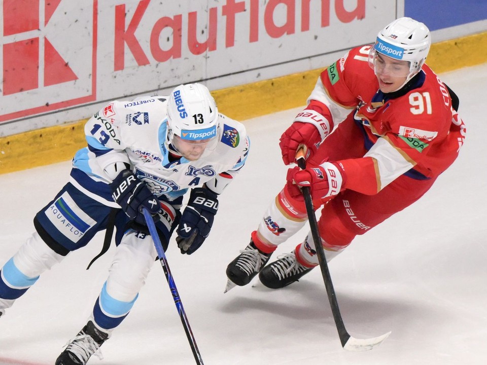 zľava Michal Krištof (Nitra) a Xavier Cormier (Liptovský Mikuláš)