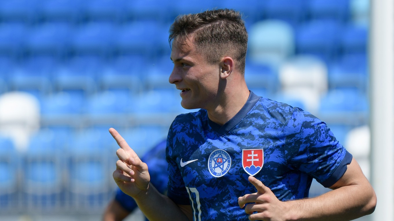 Adrián Kapralík sa teší po strelenom góle v prípravnom zápase Slovensko U21 - Fínsko U21.
