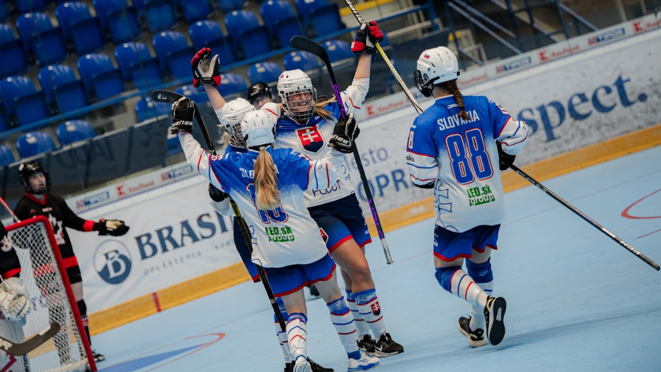 Slovenské hokejbalistky do 20 rokov.