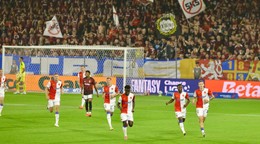 Futbalisti Slavie sa tešia z gólu proti Sparte.