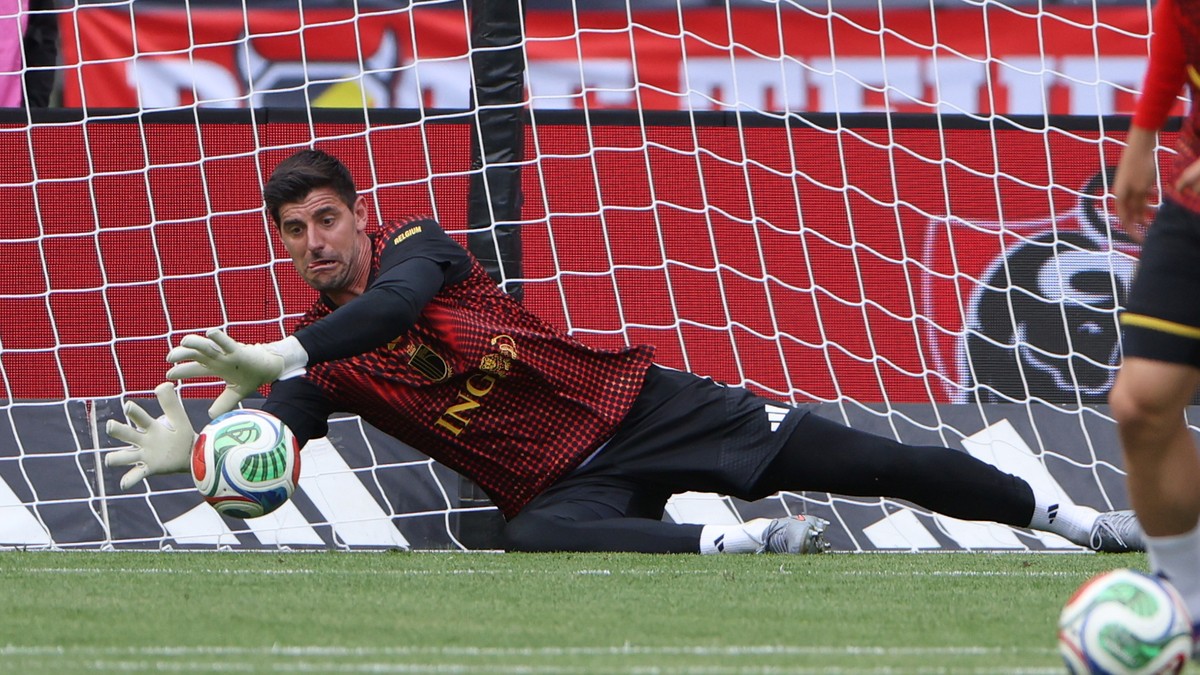 Belgický brankár Thibaut Courtois počas tréningu.