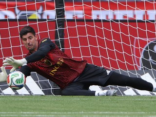 Belgický brankár Thibaut Courtois počas tréningu.