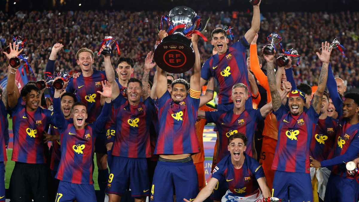 Hráči Barcelony oslavujú zisk titulu