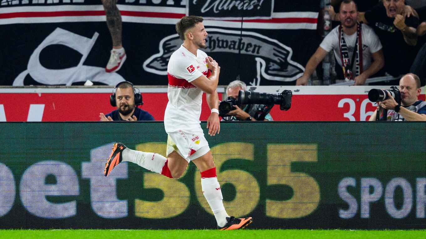 Ermedin Demirovič oslavuje gól. 