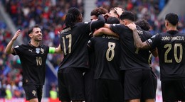 Radosť hráčov Portugalska v zápase s Arménskom.