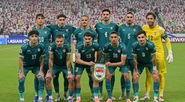 Irackí hráči pózujú pred začiatkom  prvého zápasu play off ázijskej kvalifikácie MS 2026.