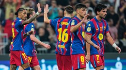 Hráči Barcelony oslavujú gól