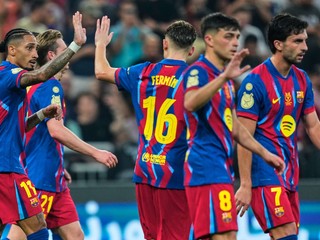 Hráči Barcelony oslavujú gól