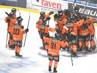 Na snímke radosť hráčov Košíc po siedmom zápase štvrťfinále play off.