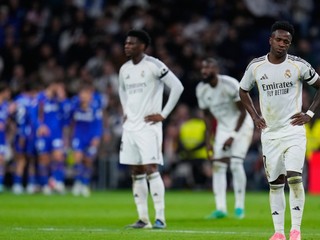 Na snímke hráč Realu Madrid Vinicius Junior reaguje po góle Satriana z Getafe.
