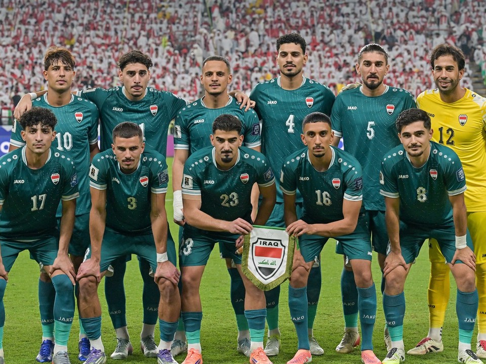 Irackí hráči pózujú pred začiatkom  prvého zápasu play off ázijskej kvalifikácie MS 2026.