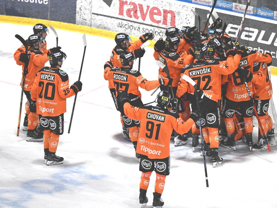 Na snímke radosť hráčov Košíc po siedmom zápase štvrťfinále play off.