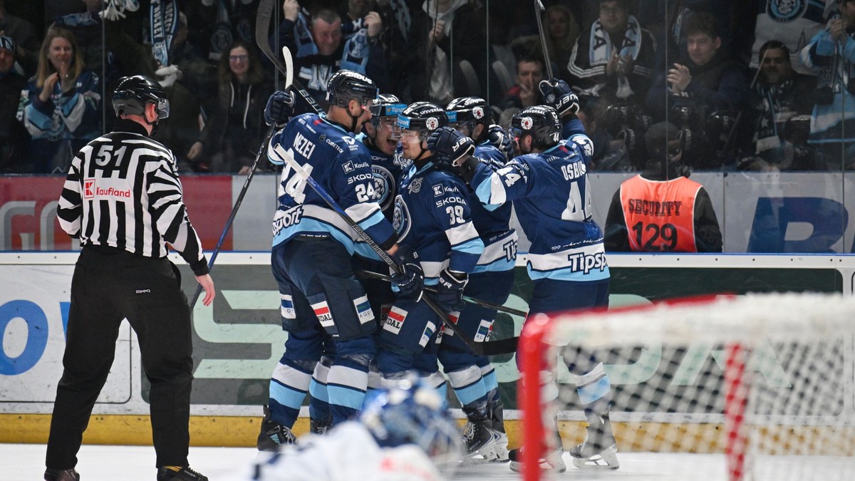 Radosť hráčov Nitry po strelení gólu.