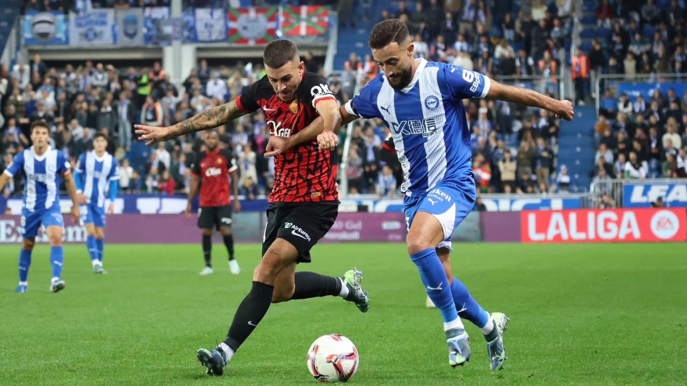 Momentka zo zápasu Deportivo Alavés - RCD Mallorca v 12. kole La Ligy.