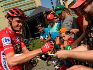 Američan Sepp Kuss v červenom drese pre lídra pretekov Vuelta a Espaňa 2023. 