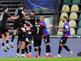 Nodar Lominadze sa so spoluhráčmi teší po strelenom góle v zápase Poľsko - Gruzínsko v skupine C na EURO U21 2025.