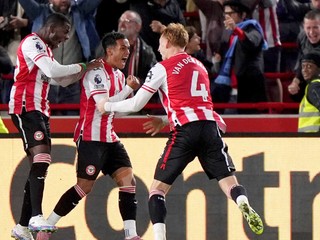 Radosť hráčov Brentfordu.