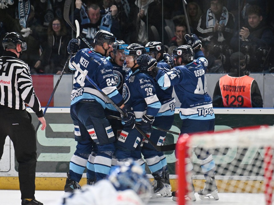 Radosť hráčov Nitry po strelení gólu.