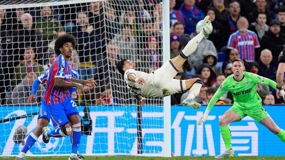 Taty Castellanos z West Hamu zakončuje na bránu Crystal Palace.