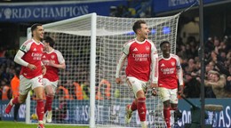 Radosť hráčov Arsenalu po góle proti Chelsea.