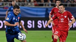Dávid Strelec (Slovensko) a Vadim Rata (Moldavsko) počas zápasu C-divízie Ligy národov.