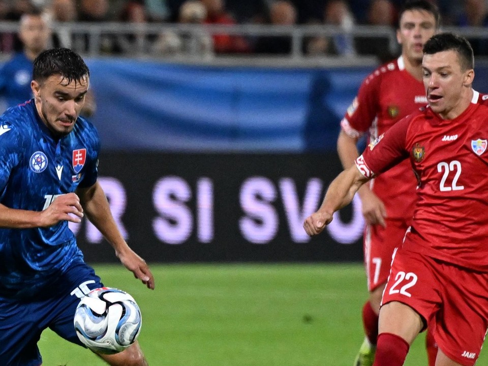 Dávid Strelec (Slovensko) a Vadim Rata (Moldavsko) počas zápasu C-divízie Ligy národov.
