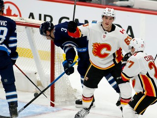 Adam Ružička v drese Calgary Flames.