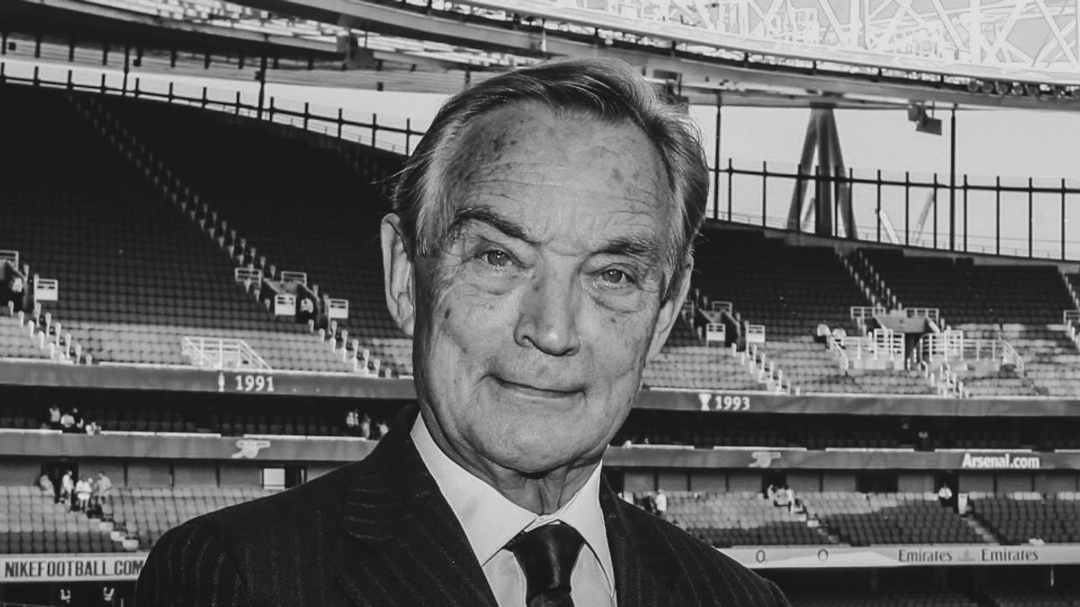 Doživotný prezident klubu Arsenal Londýn Ken Friar.