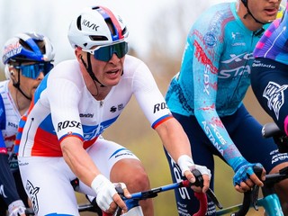 Lukáš Kubiš v drese slovenského šampióna na Okolo Flámska 2026.