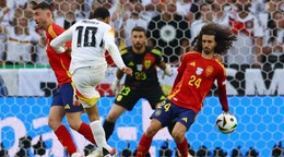 Marc Cucurella zahral rukou v predĺžení zápasu Španielsko - Nemecko na EURO 2024.