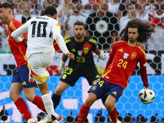 Marc Cucurella zahral rukou v predĺžení zápasu Španielsko - Nemecko na EURO 2024.