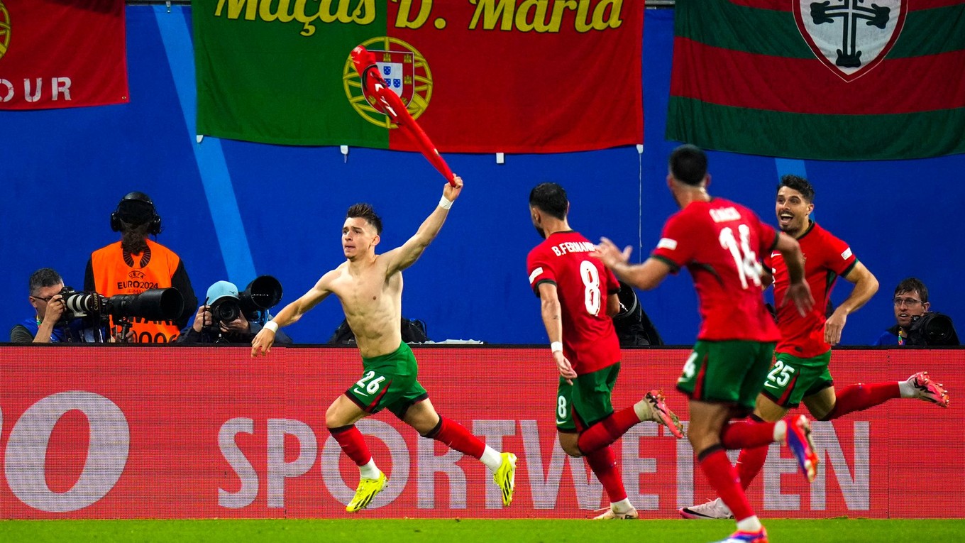 Francisco Conceicao oslavuje gól do siete Česka.