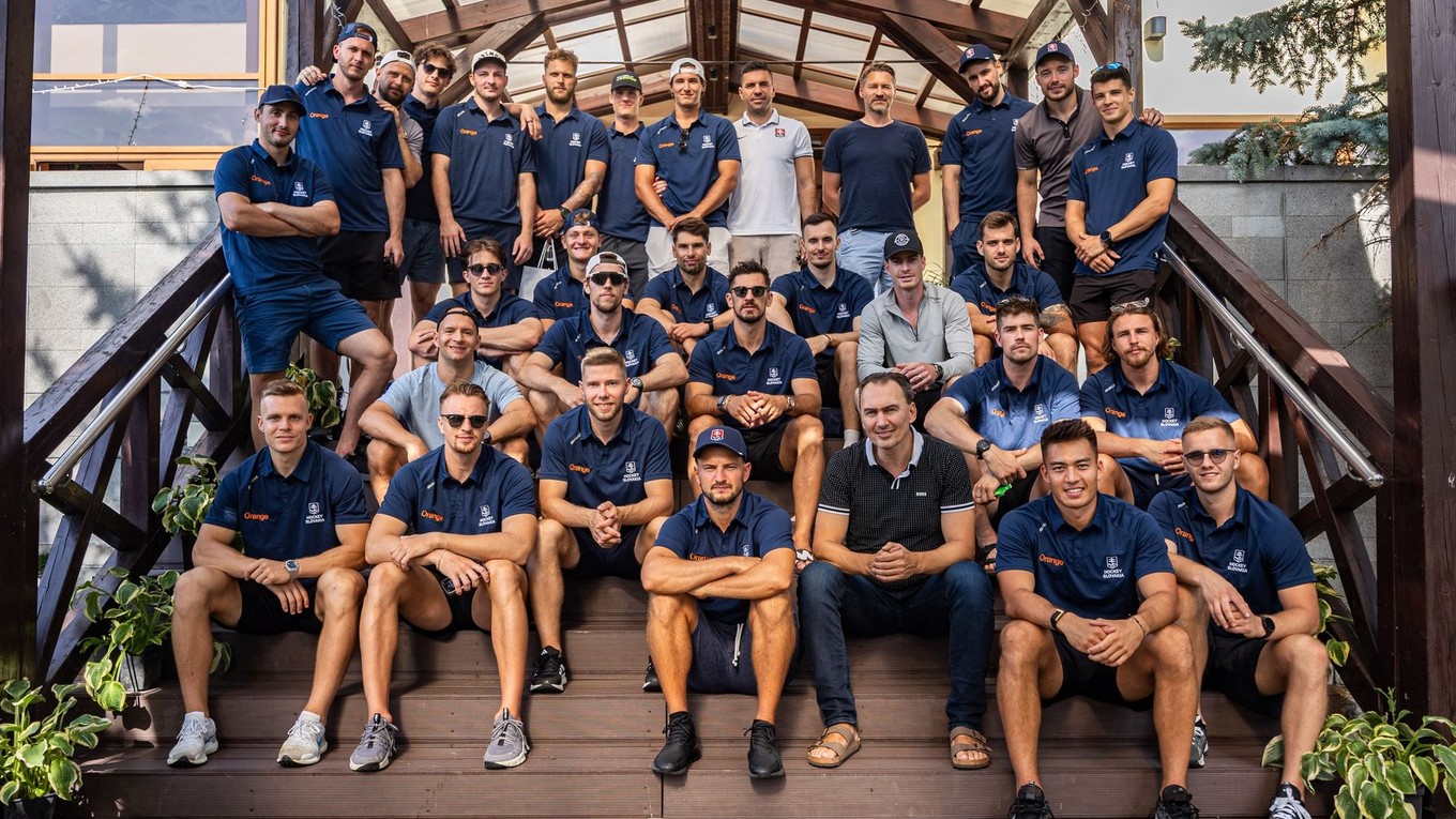 Slovenskí hokejisti počas letného stretnutia vo Vysokých Tatrách. 