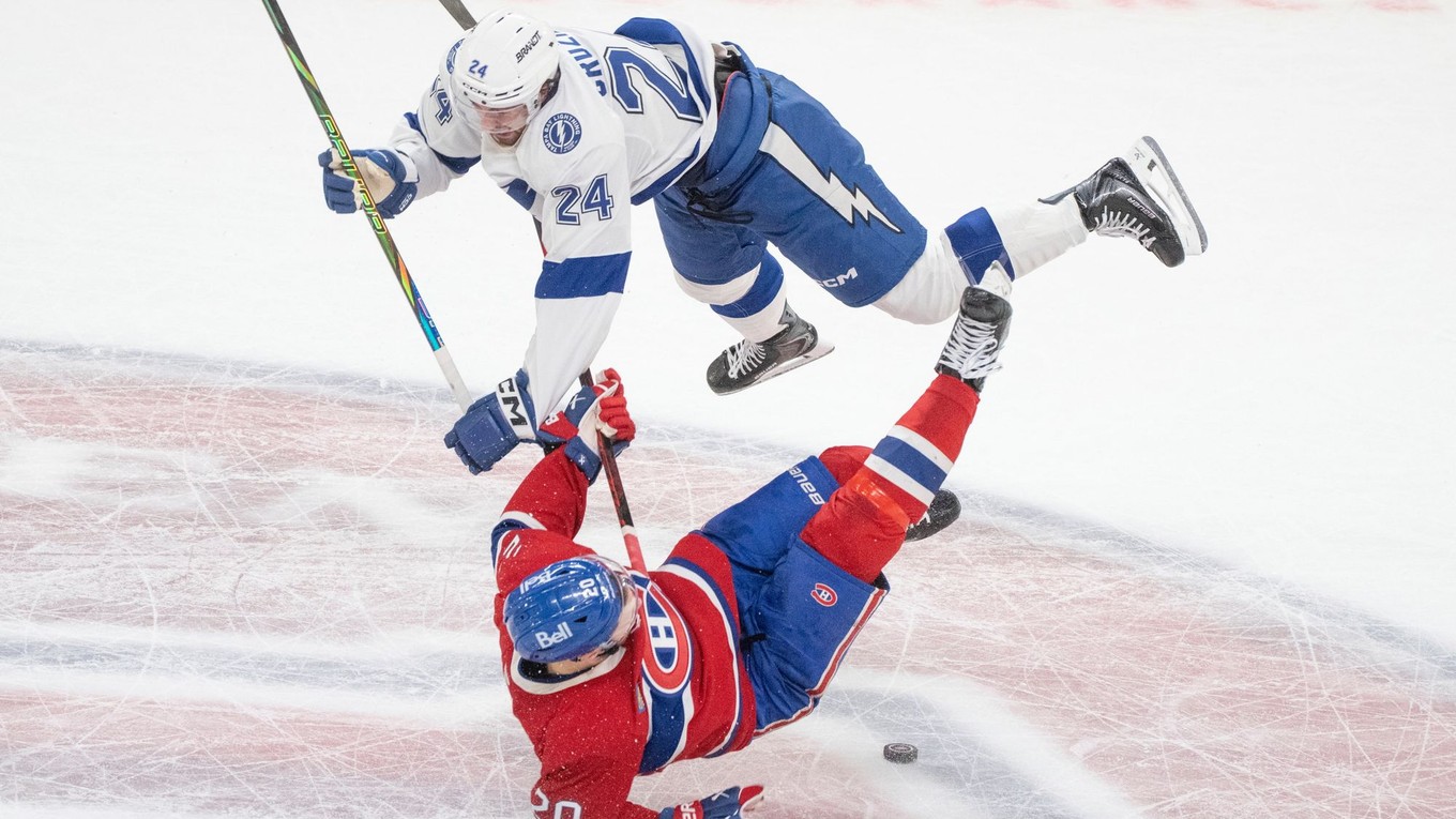 Max Crozier posiela k zemi Juraja Slafkovského.