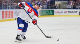 Juraj Slafkovský v zápase Slovensko - Lotyšsko v skupine B na MS v hokeji 2024.