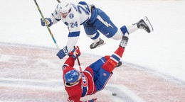 Max Crozier posiela k zemi Juraja Slafkovského.