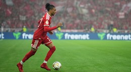 Na archívnej snímke z 23. mája 2026 futbalista Bayernu Mníchov Michael Olise počas finálového duelu Nemeckého pohára.