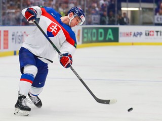 Juraj Slafkovský v zápase Slovensko - Lotyšsko v skupine B na MS v hokeji 2024.