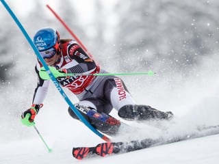 Petra Vlhová počas slalomu v Lenzerheide 2021.