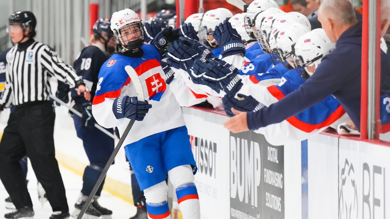 Momentka zo zápasu Slovensko - Fínsko na MS v hokeji žien do 18 rokov 2026.