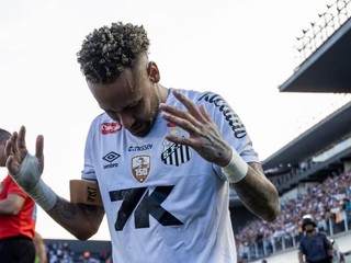 Neymar v drese Santosu.