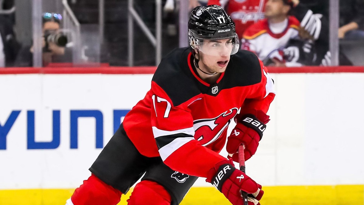 Šimon Nemec v drese New Jersey. 