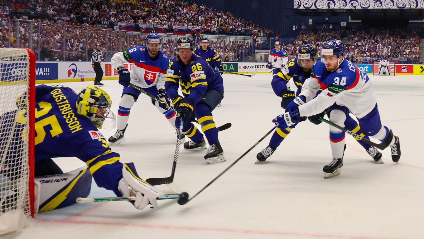 Peter Cehlárik v zápase Slovensko - Švédsko v skupine B na MS v hokeji 2024.
