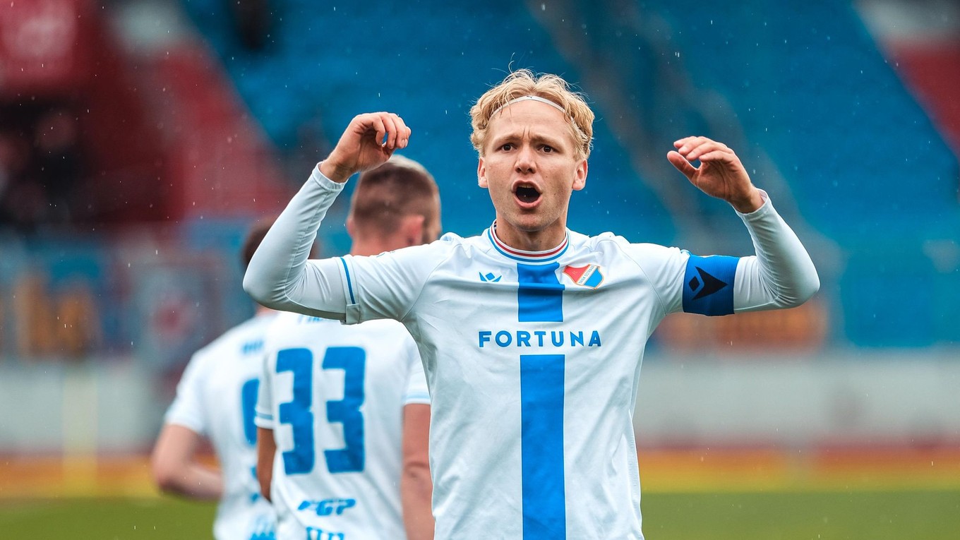 Futbalisti FC Baník Ostrava oslavujú gól.