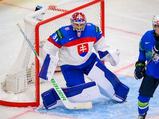 Samuel Hlavaj v zápase Slovensko - Slovinsko na MS v hokeji 2025