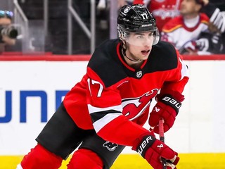 Šimon Nemec v drese New Jersey. 