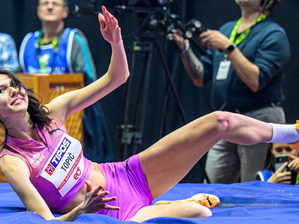 Angelina Topičová (Srbsko) skáče do výšky v súťaži žien