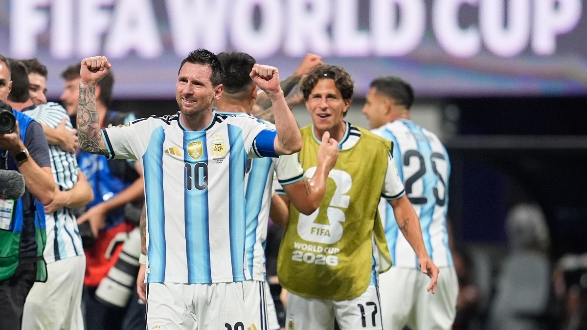 Lionel Messi z Argentíny (10) reaguje na konci futbalového zápasu osemfinále majstrovstiev sveta medzi Argentínou a Egyptom.